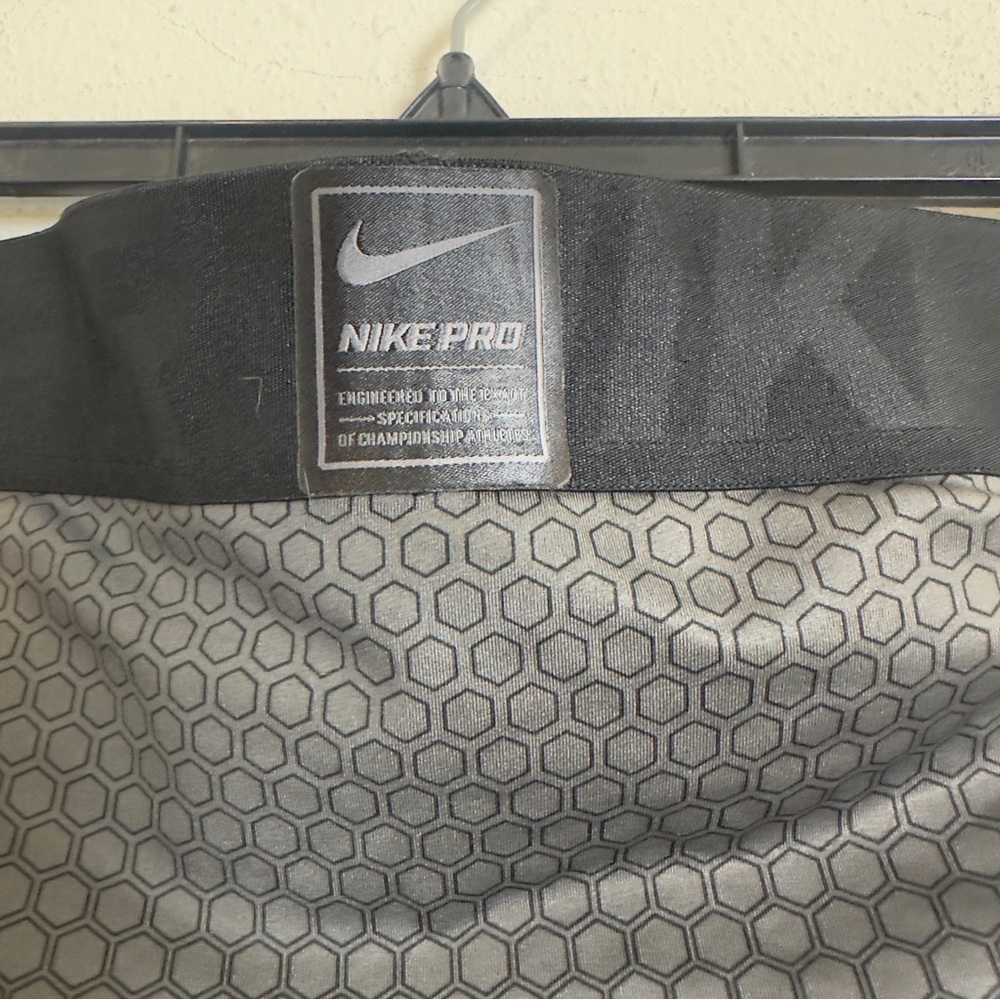 Nike pro hyperwarm hexodrome compression tights - image 6